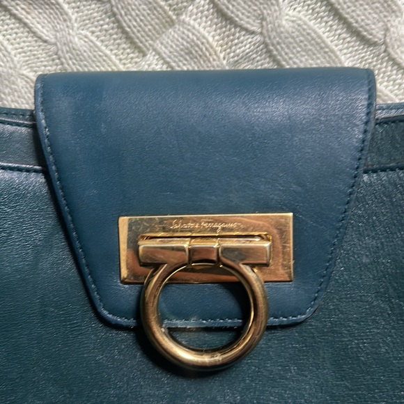 Ferragamo shoulder bag - Picture 4 of 9
